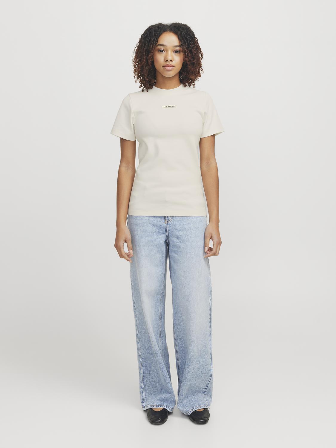 model_shot-front_full